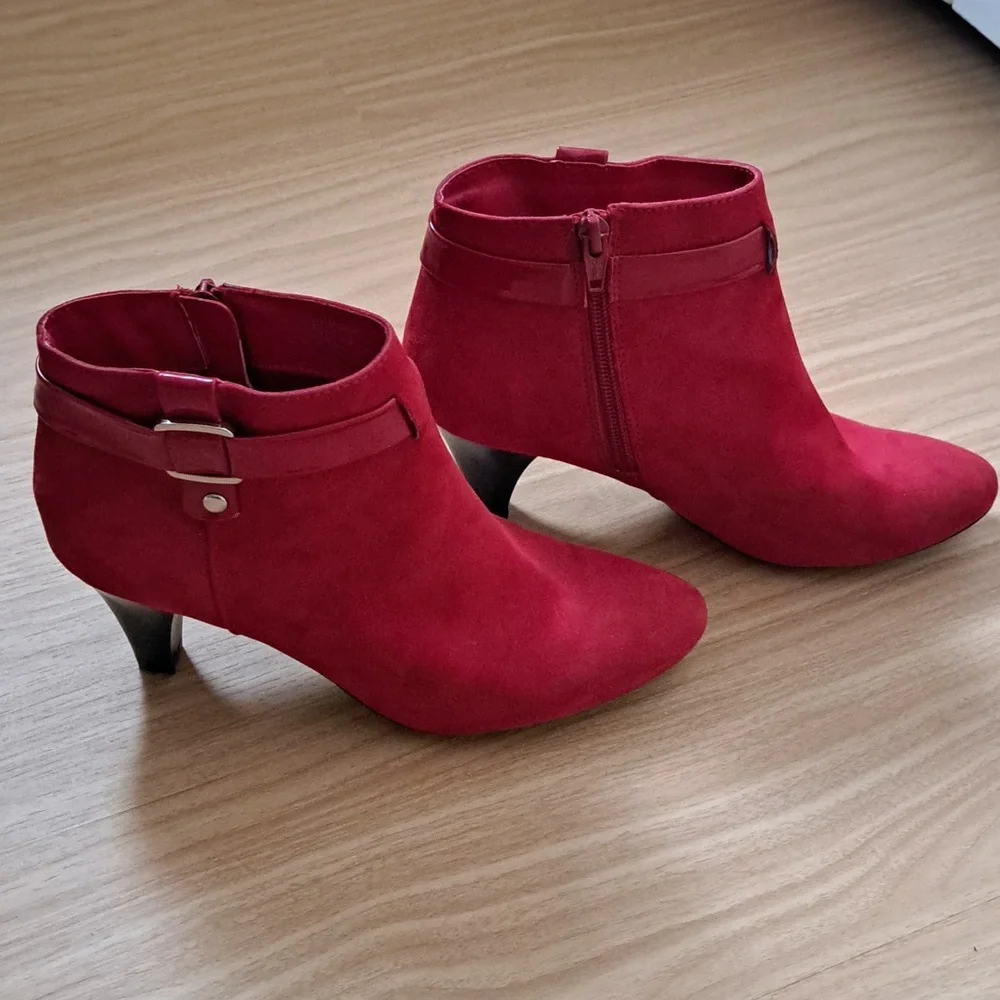 Red booties - Picture 2 of 7